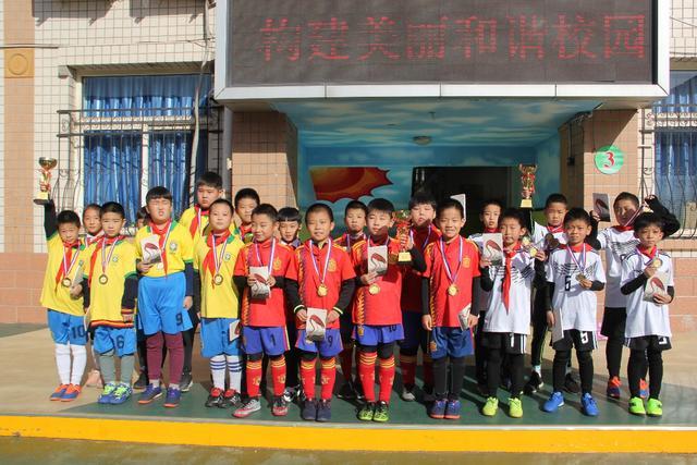 冯洪志百岁高龄，依旧身家丰厚从未入籍美国